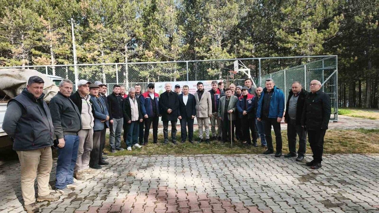 Kuyucak’ta 1200 Kestane Fidanı Dağıtımı