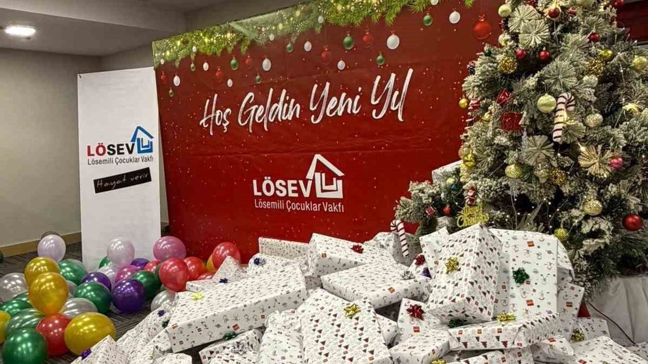 LÖSEV'in 'Dilek Topla Benim İçin' Kampanyası Denizli'de Lösemili Çocukların Yeni Yıl Dileklerini Gerçekleştiriyor