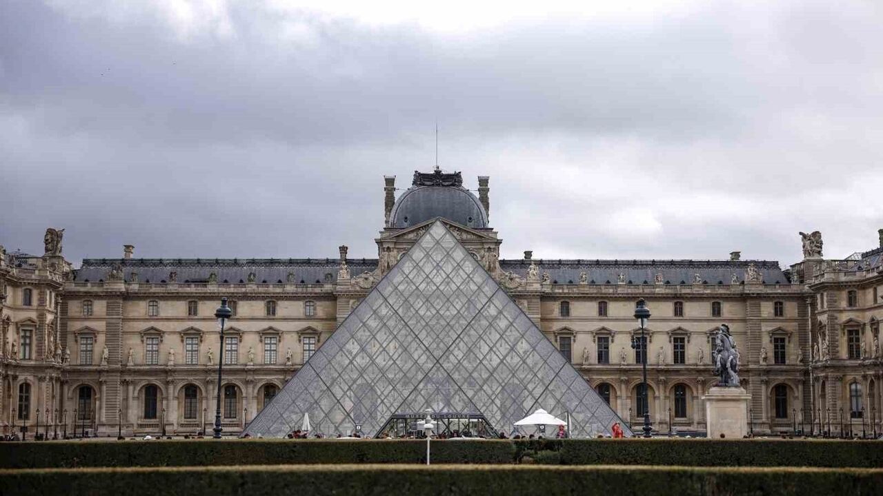 Louvre'da su sızıntısı: Yaklaşık 400 nadir kitap hasar gördü