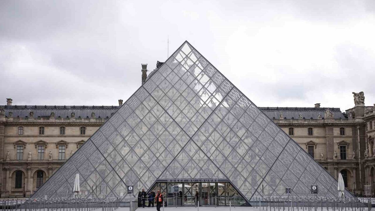 Louvre Müzesi'nde Grev: Müze Bugün Ziyarete Kapalı