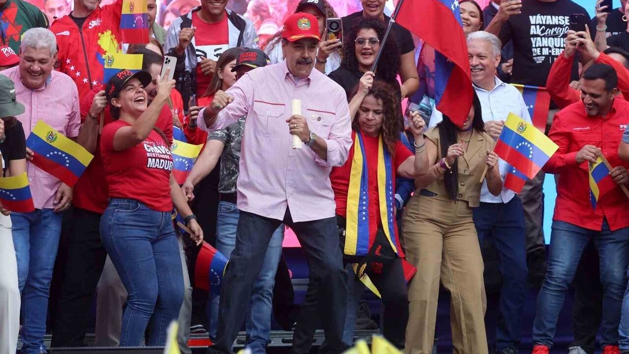Maduro'dan halka 'mutlak sadakat' sözü: 'Size asla ama asla ihanet etmeyeceğim'