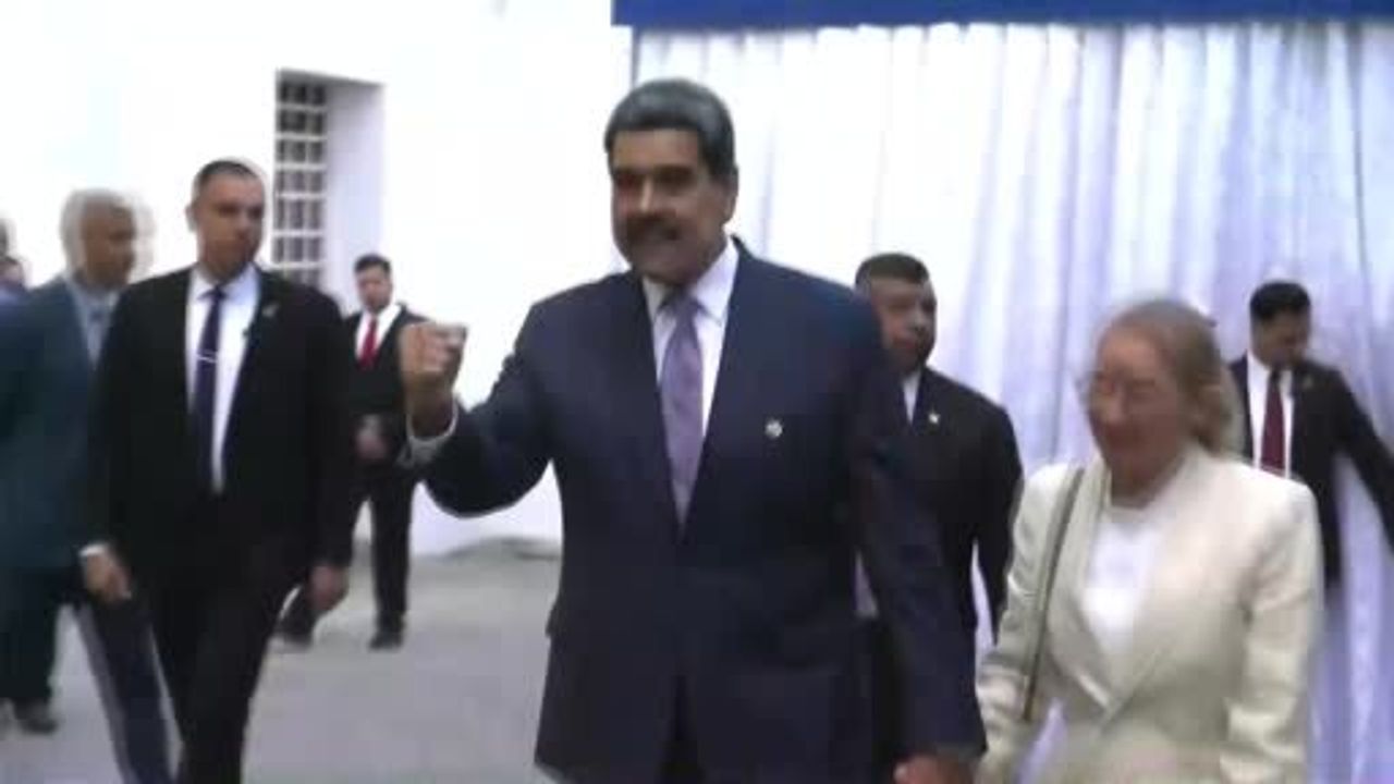 Maduro'dan Kolombiya'ya 'mükemmel birlik' çağrısı