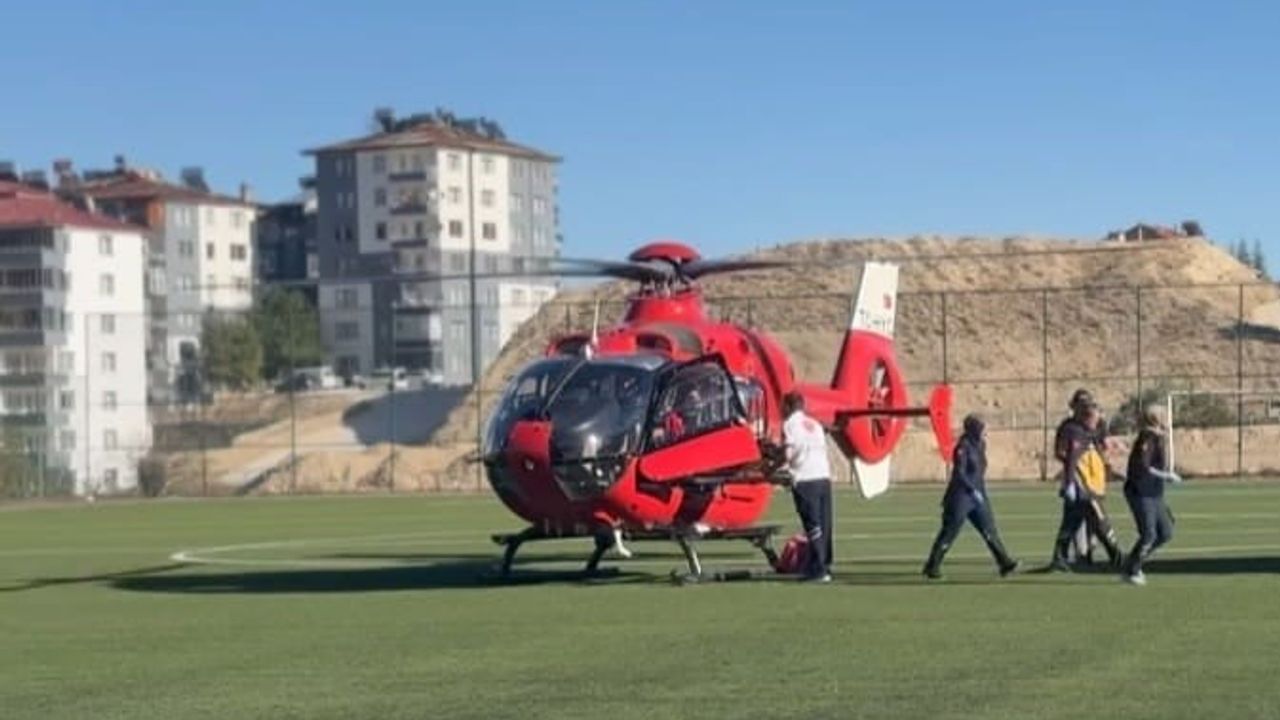 Malatya'da ambulans helikopter 82 yaşındaki M. M. K.'yı Turgut Özal'a taşıdı
