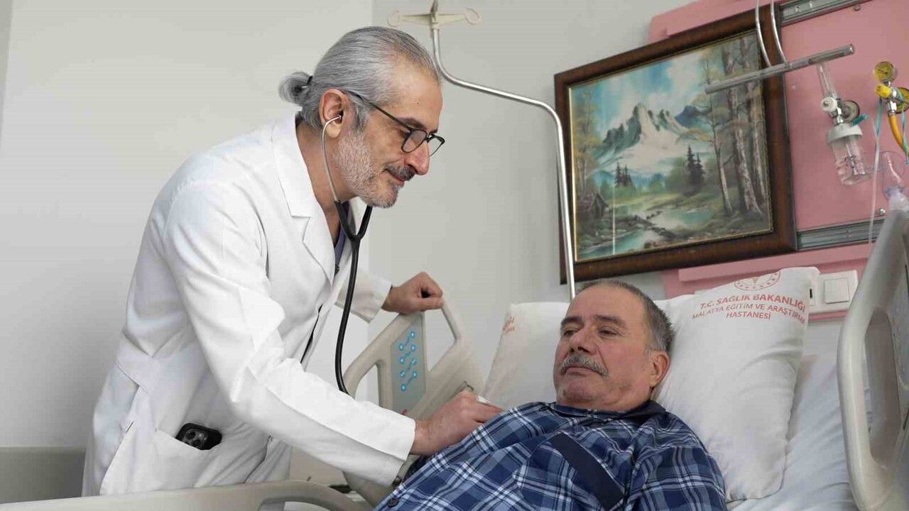 Malatya'da Aort Yırtığı Kapalı Endovasküler Stent Greftle Başarıyla Onarıldı