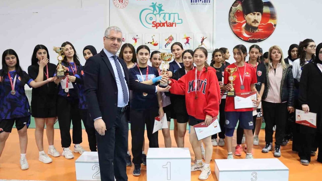 Malatya'da Badminton ve Futsal İl Şampiyonları Belli Oldu