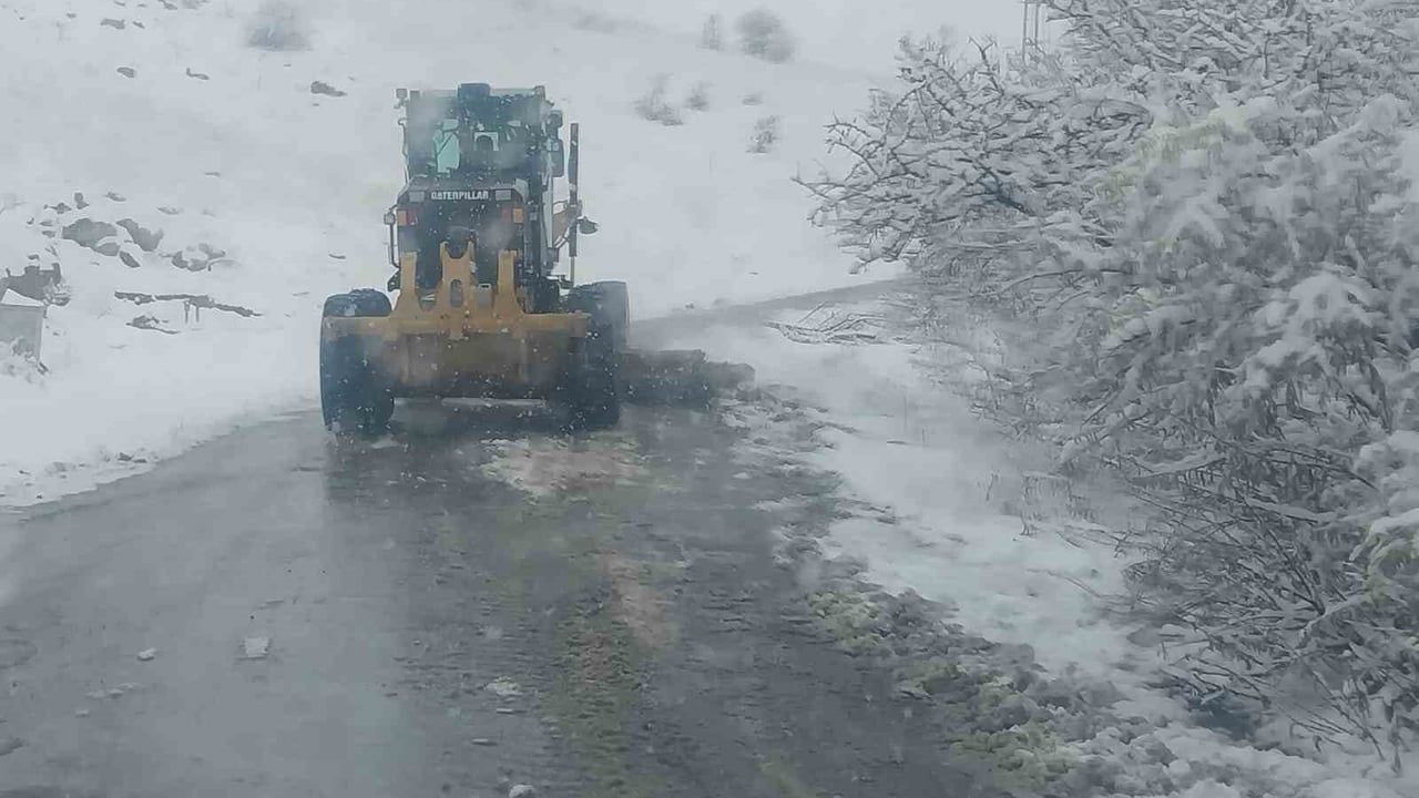 Malatya'da Battalgazi Belediyesi'nden Kar Yağışına Hızlı Müdahale