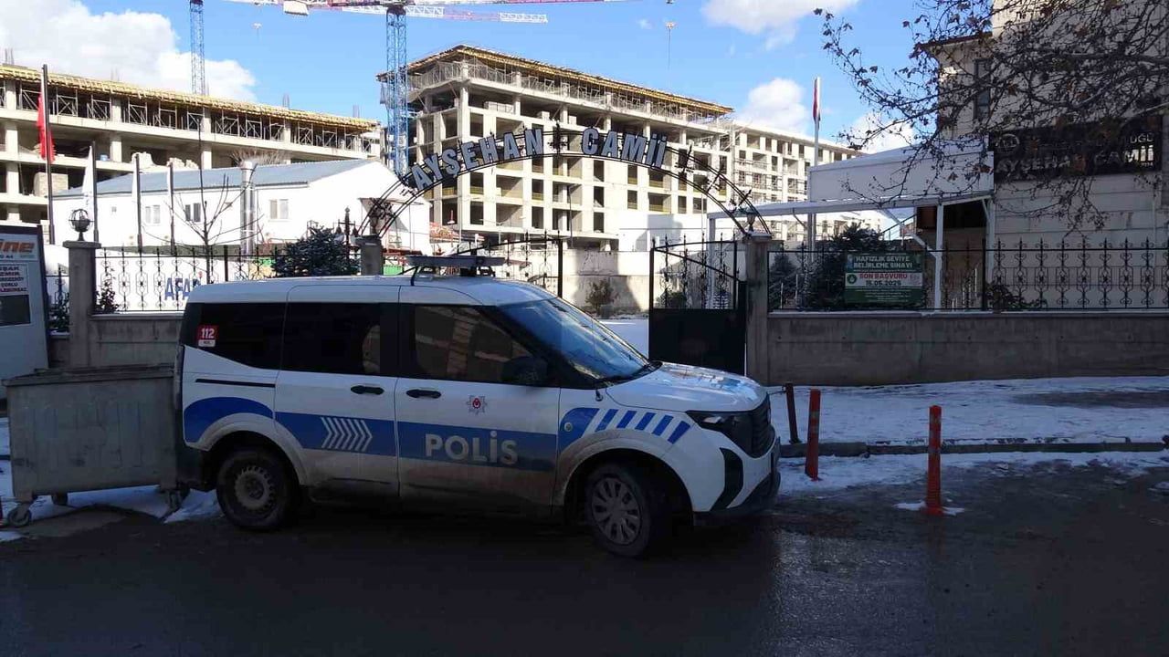 Malatya'da cami tuvaletinde baygın bulunan 25 yaşındaki genç hastanede