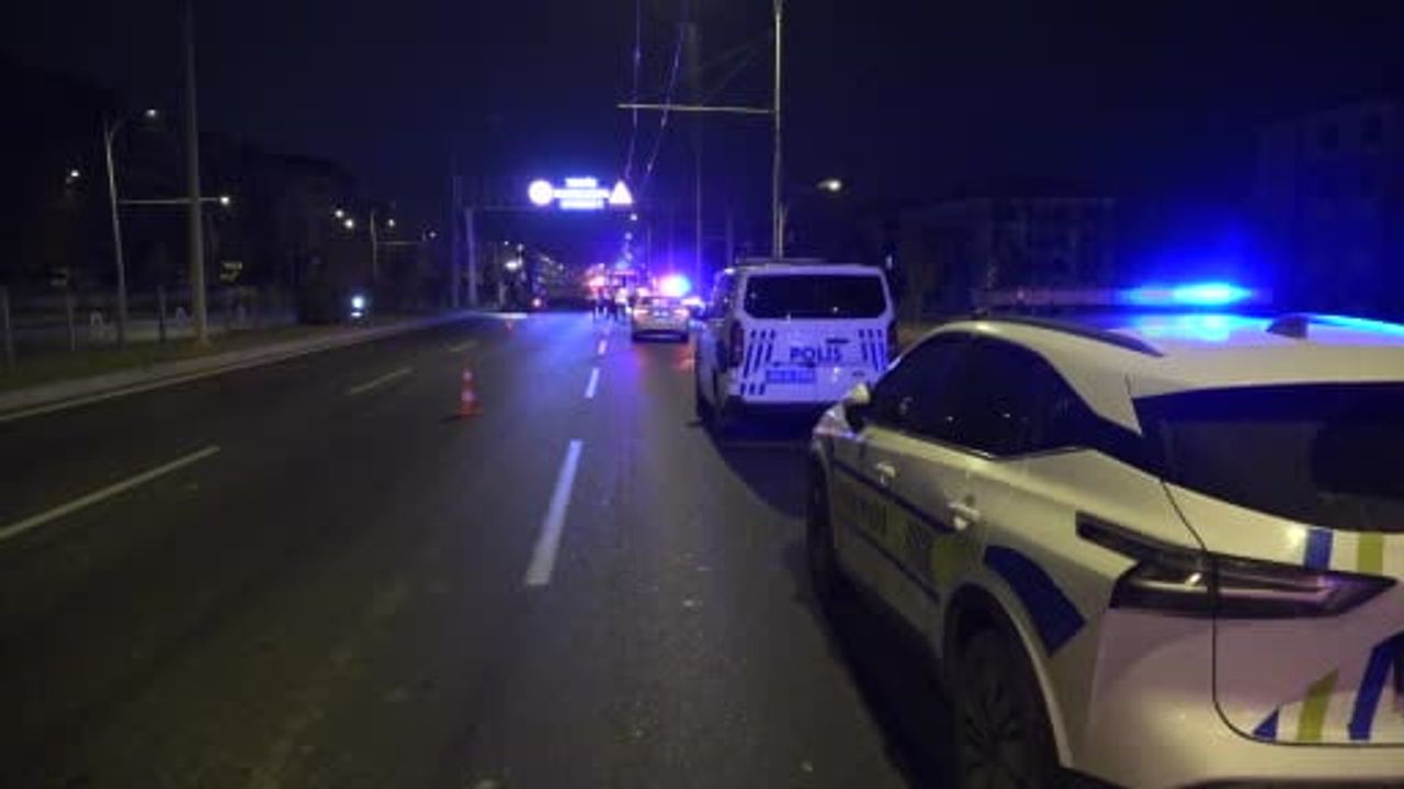 Malatya'da Kontrolden Çıkan Otomobil Trambüs Direğine Çarptı: 1 Ölü, 1 Ağır Yaralı