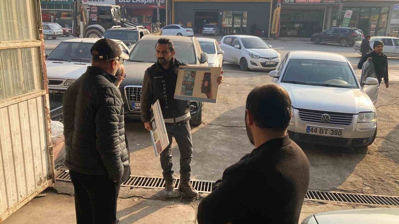 Malatya'da Polis Uyuşturucuya Karşı Bilgilendirme Çalışmalarını Sürdürüyor