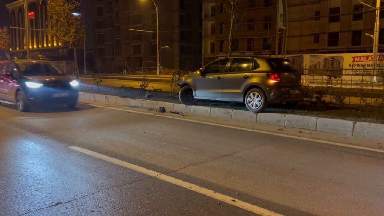 Malatya’da Refüje Çıkan Araç: Köpeğe Çarpmamak İçin Manevra, Sürücü Yaralandı