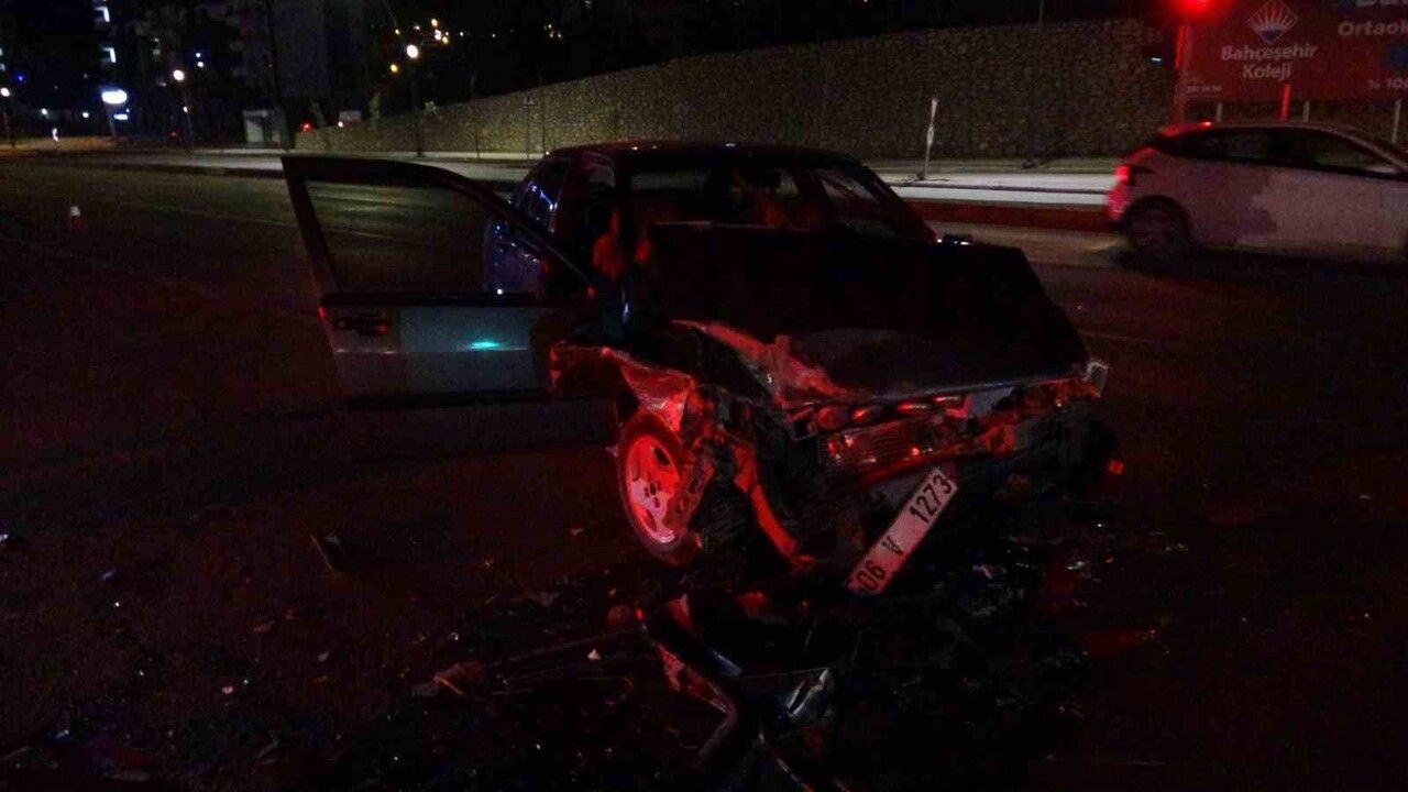 Malatya'da Tır ile Otomobil Çarpıştı: 3 Kişi Yaralandı