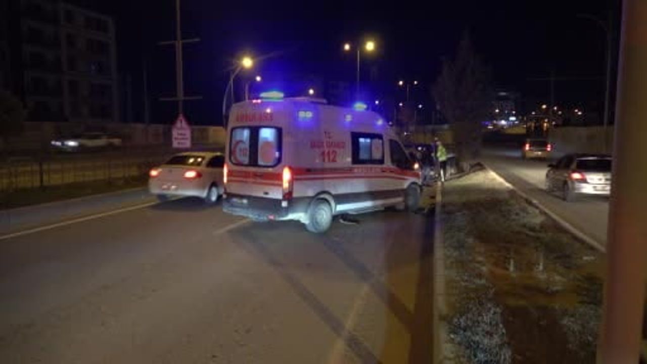 Malatya'da Trafik Kazası: İki Araç Kullanılamaz Hale Geldi, Sürücüler Yarasız