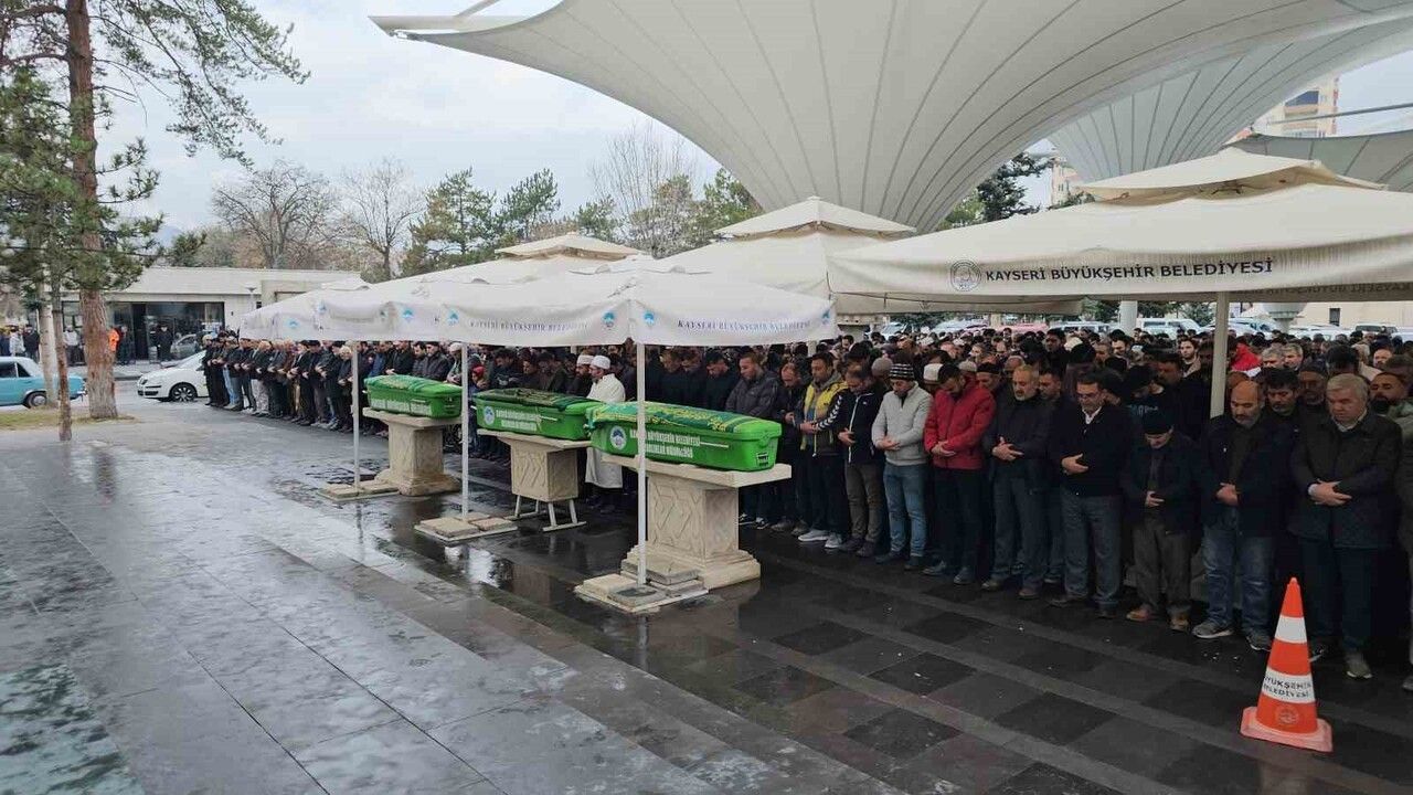 Malatya Trafik Kazasında Anne, Oğlu ve Kızı Kayseri’de Toprağa Verildi