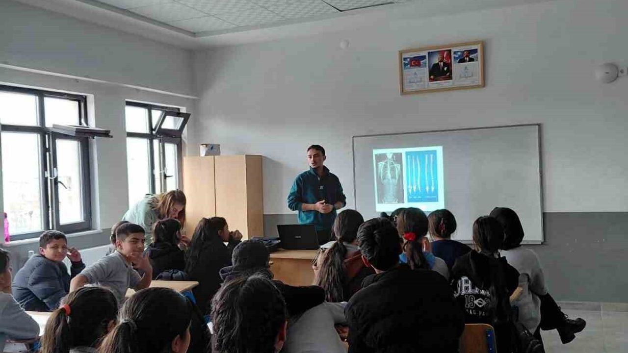 Malazgirt'te 8. Sınıf Öğrencilerine Skolyoz Taraması Tamamlandı