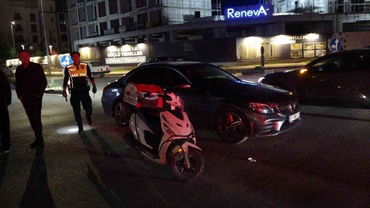 Manavgat Adliye Kavşağında Motosiklet-Otomobil Çarpıştı: 1 Yaralı