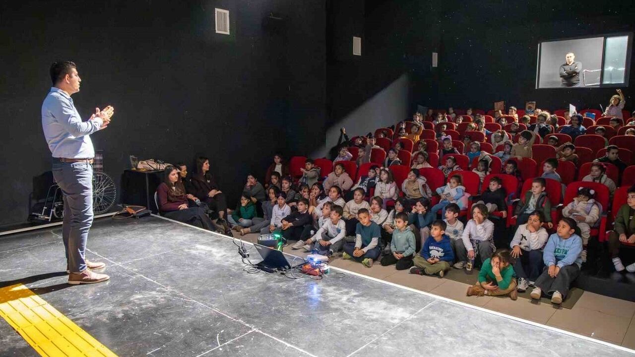 Manavgat'ta 'Engelleri Birlikte Aşarız' Farkındalık Eğitimi