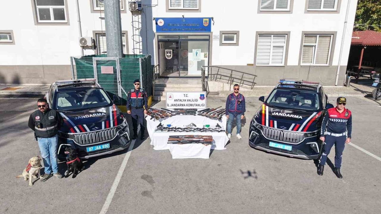 Manavgat'ta Jandarma Operasyonu: 30 Tabanca, 27 Av Tüfeği Ele Geçirildi