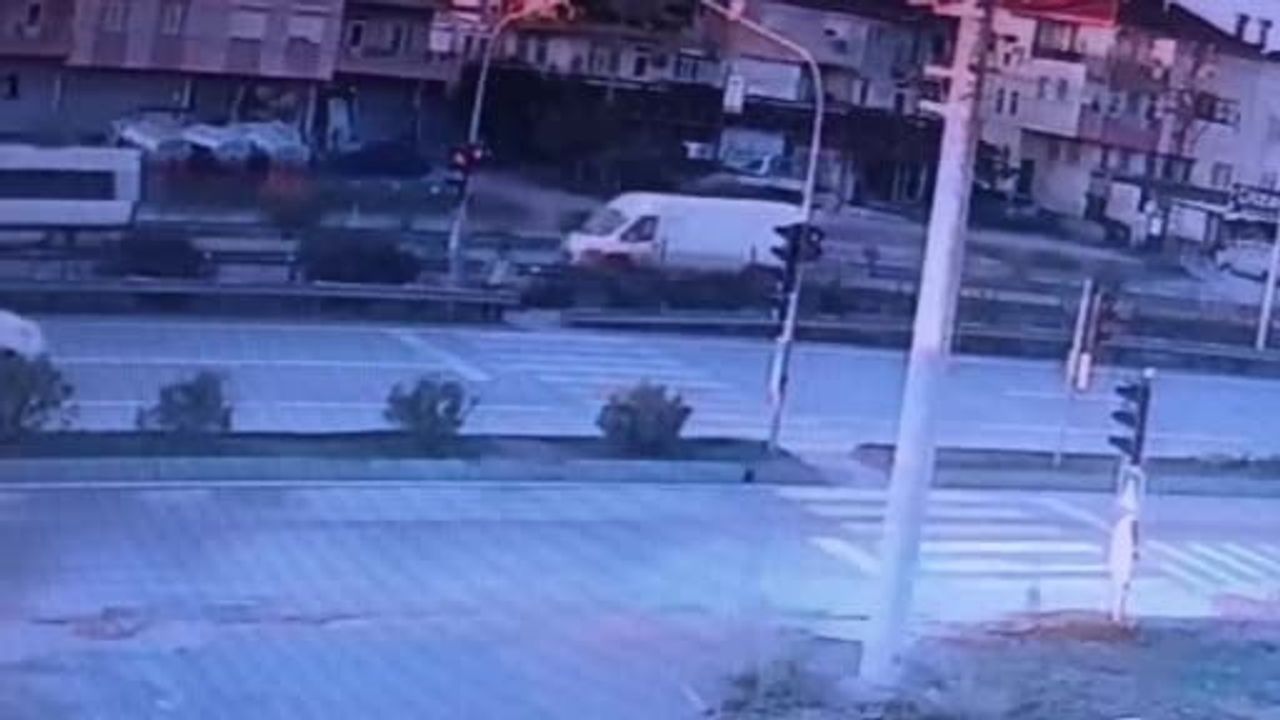 Manavgat'ta Motosiklet Otomobille Çarpıştı: Sürücü Metrelerce Havaya Fırladı