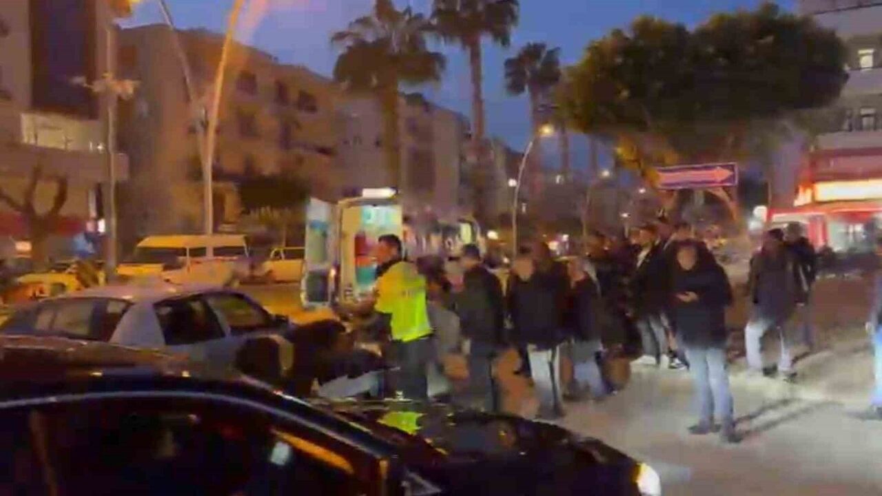 Manavgat'ta Motosikletle Otomobil Çarpıştı — Sürücü Yaralandı