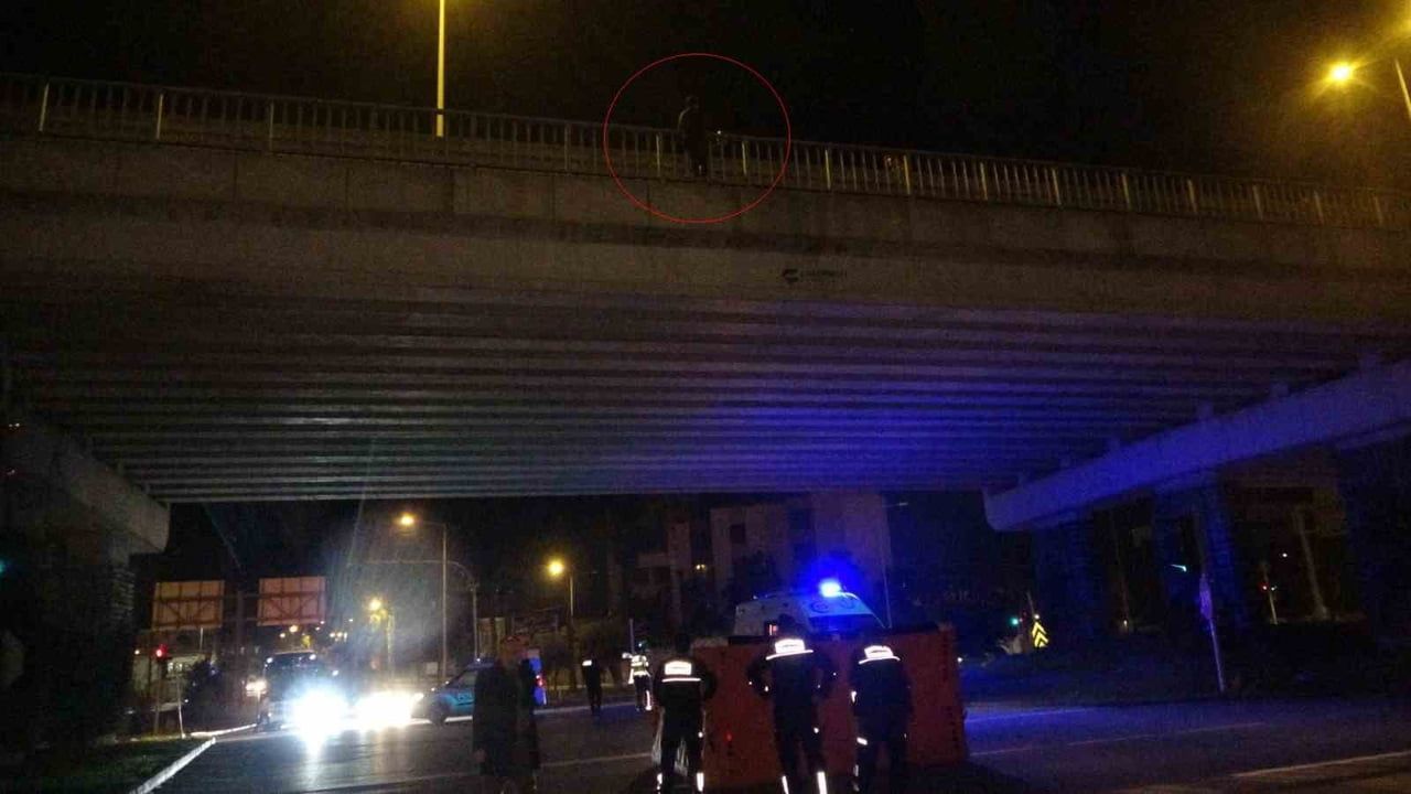 Manavgat'ta Novamall Köprüsü'nde G.Y. Son Anda Polis Tarafından Kurtarıldı