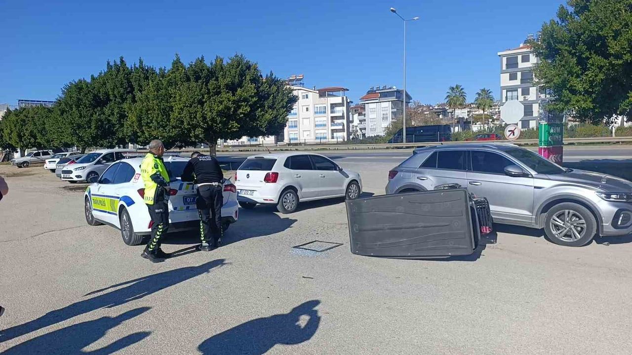 Manavgat'ta Üç Tekerlekli Motorlu Bisiklet Otomobille Çarpıştı: 1 Yaralı