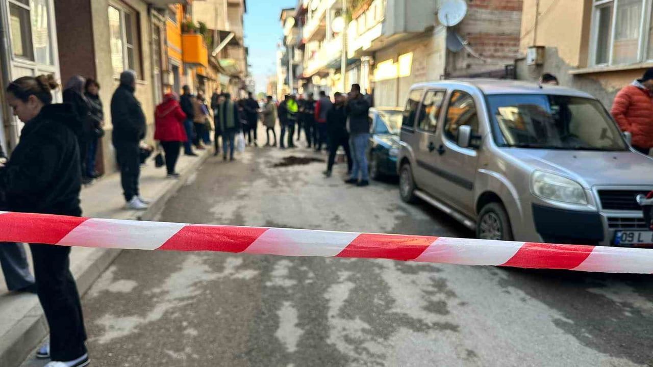 Manisa Alaşehir'de Boşanma Aşaması Cinayeti: Kadın Sokakta Öldürüldü