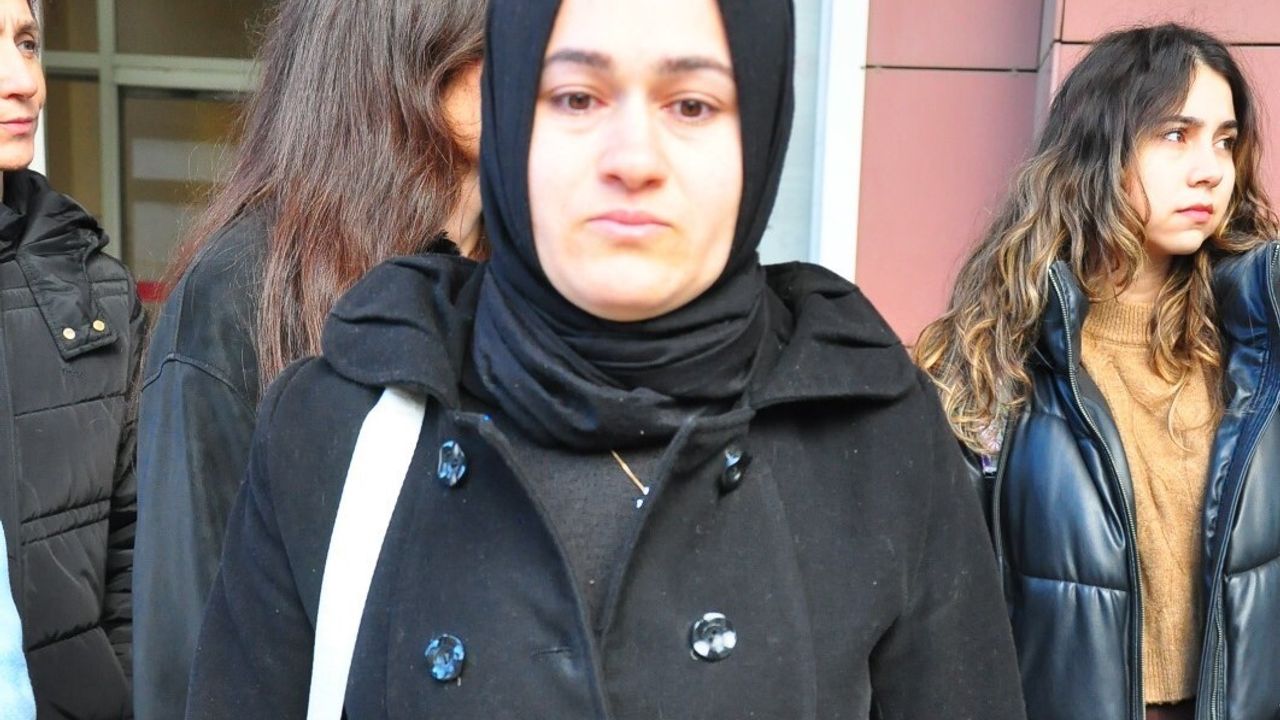 Manisa'da Boşanma Aşamasındaki Kadına Bıçaklı Saldırı: Elvan Özerdim Ağır Yaralandı