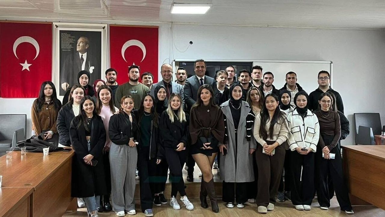 Manisa’da Kaymakam Halil Dalak’tan Geleceğin Tapu Teknikerlerine Mesleki Rehberlik