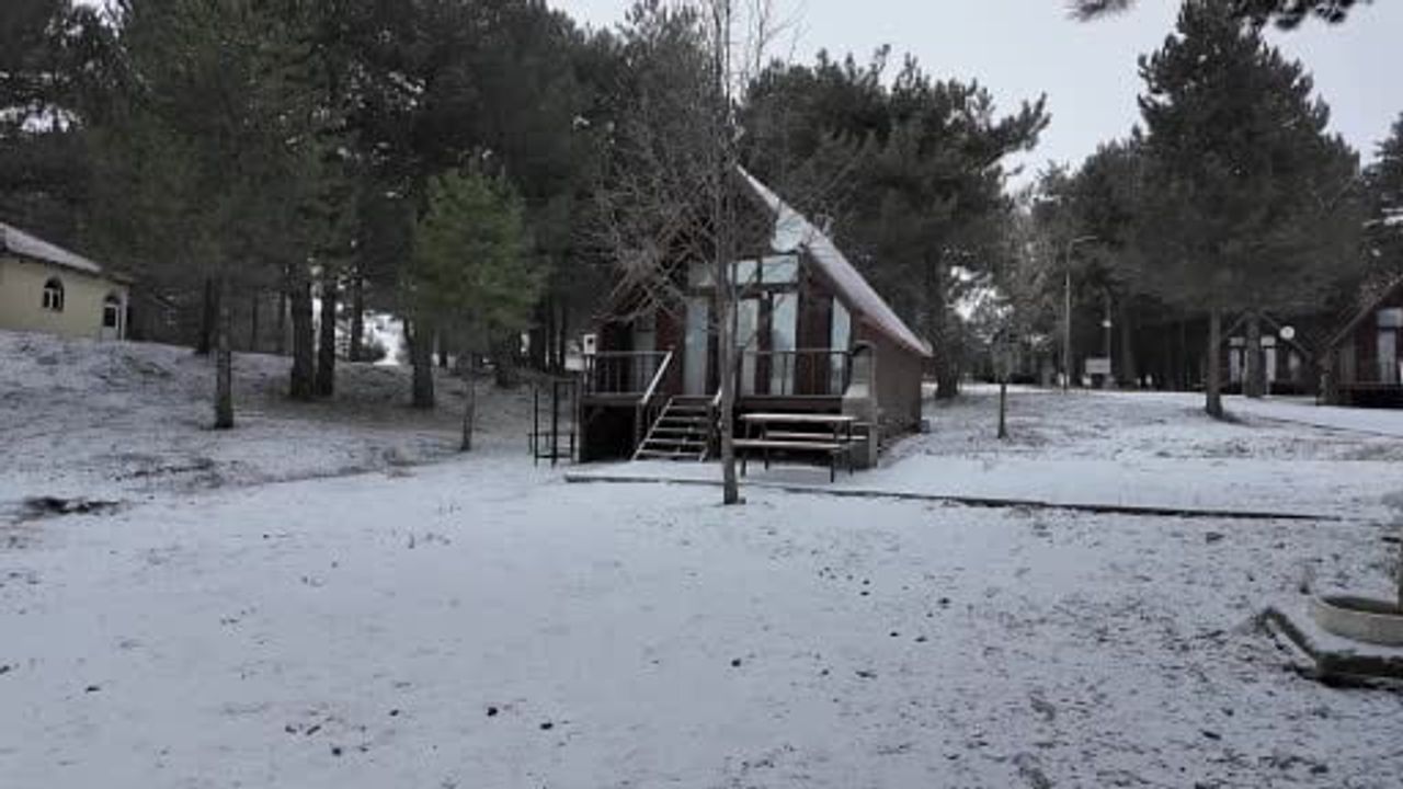 Manisa Demirci'de Mevsimin İlk Karı: Sarıçayır ve Akçakertik Beyaza Büründü