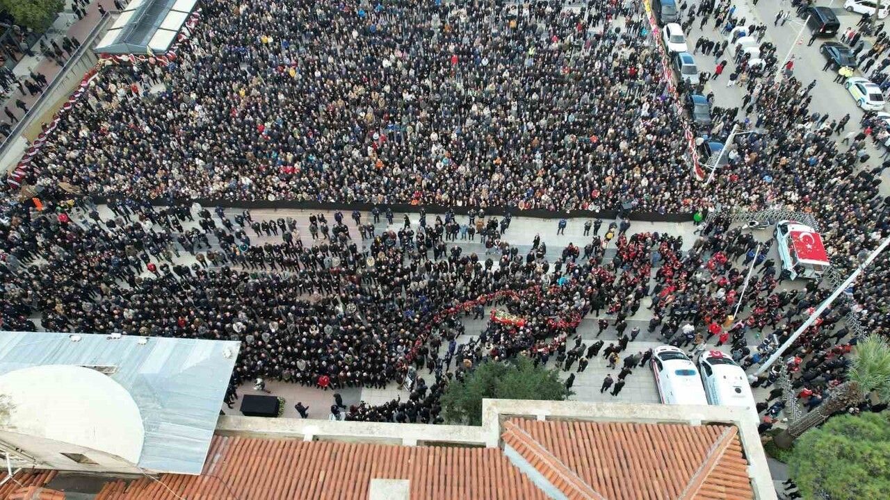 Manisa, İlk Kadın Belediye Başkanı Gülşah Durbay'ı Uğurladı