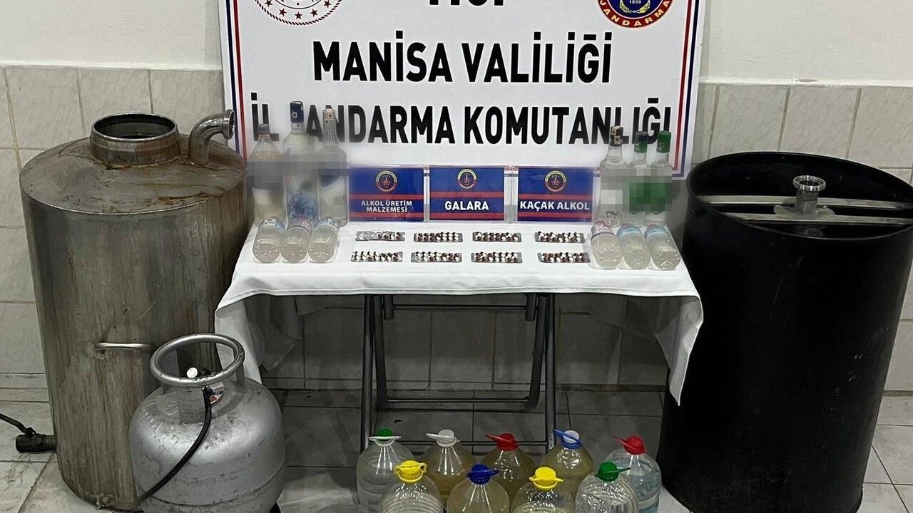 Manisa Salihli'de Jandarma Operasyonu: 55 Litre Sahte Rakı ve 102 Hap Ele Geçirildi