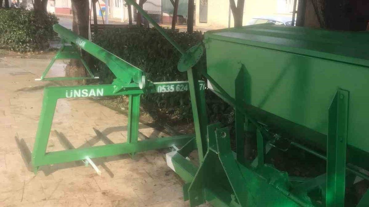 Manisa Sarıgöl'de Ziraat Odası'ndan çiftçilere ekipman desteği