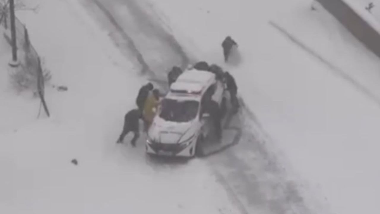 Mardin'de Kar Değil Kardeşlik: Polis ve Vatandaşlardan Dayanışma