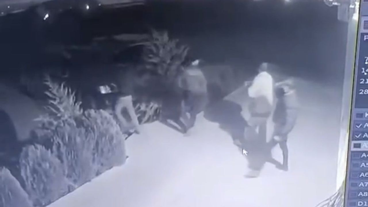 Mardin'de Kontrolden Çıkan Tır Bariyerlere Çarptı: Sürücü Yaralandı