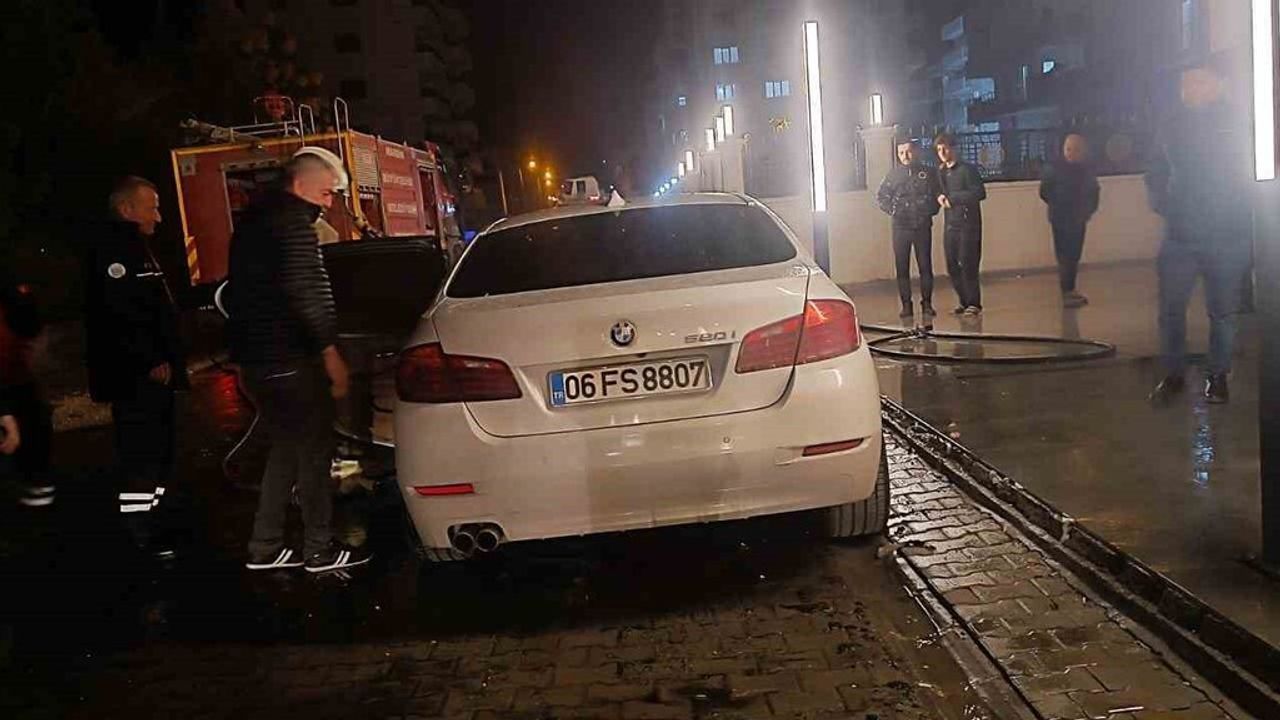 Mardin Nusaybin'de Lüks Otomobil Alev Alev Yandı