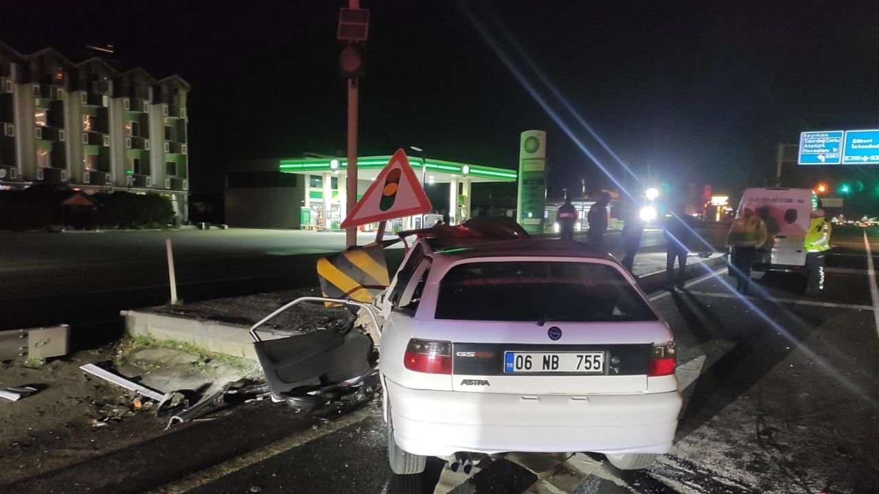 Marmaraereğlisi'nde Refüje Çarpan Otomobilin Sürücüsü Hayatını Kaybetti