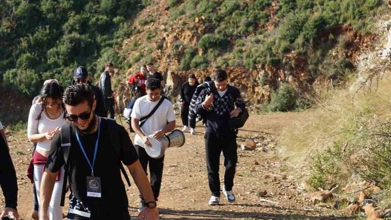 Marmaris'te KYK'lı Öğrenciler Yangın Bölgesine On Binlerce Tohum Ekti