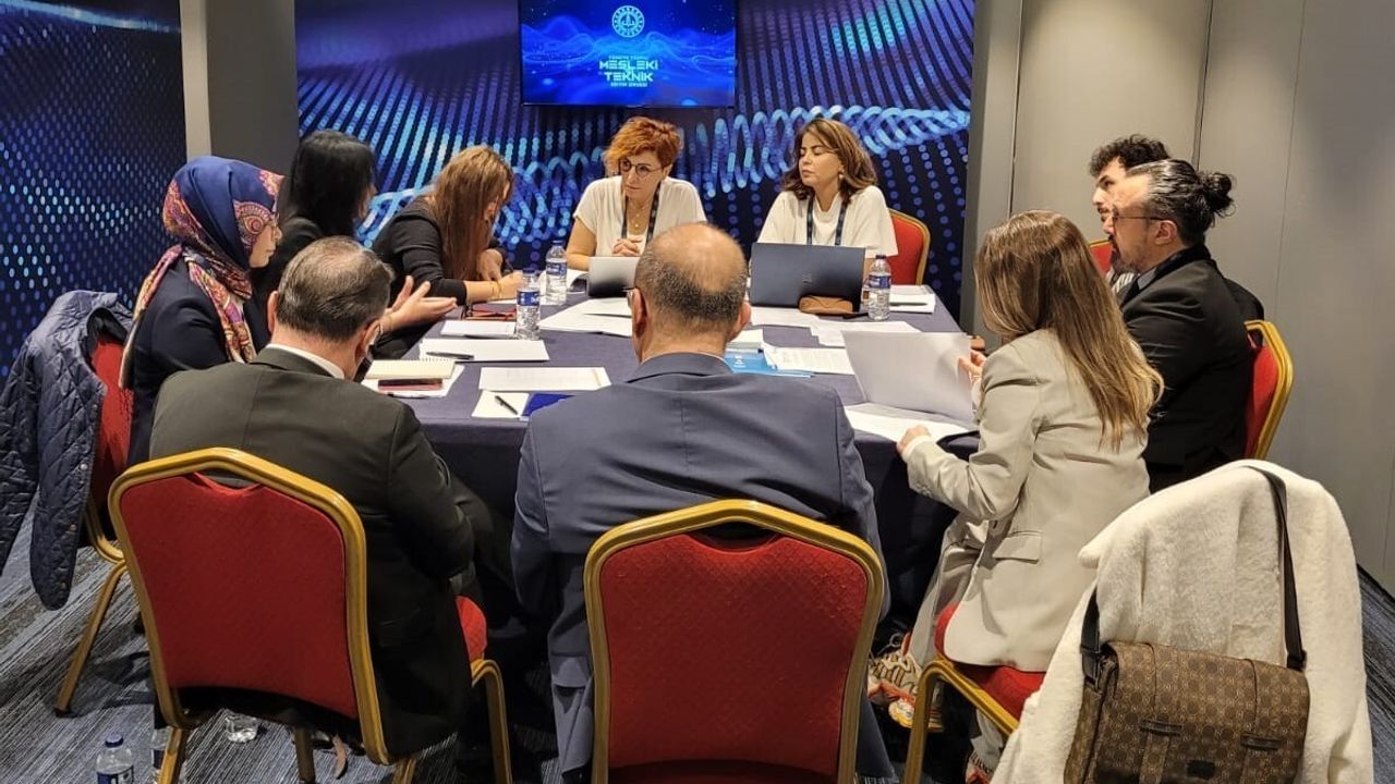 MCBÜ Zirvede Radyo-TV Çalışma Grubuna Öncülük Etti