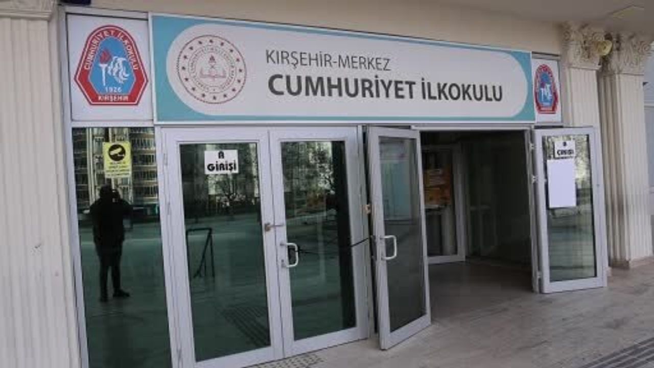 Mehmet Gönen Mezun Olduğu Okulda Oyunla Teknoloji Bağımlılığına Çözüm Anlattı