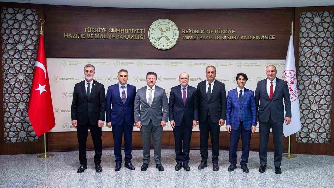 Mehmet Şimşek, TŞOF Başkanı Mehmet Yiğiner'i Kabul Etti