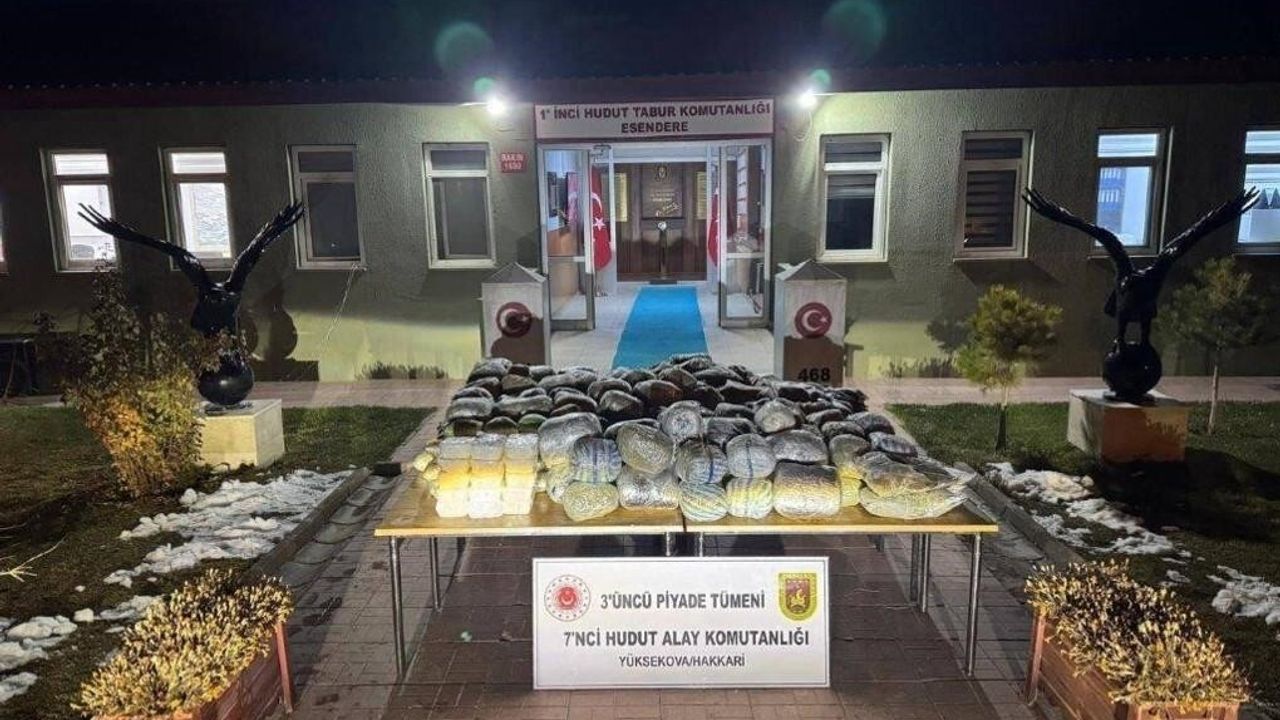 Mehmetçik Hakkari'de Yaklaşık 259 Kilogram Uyuşturucu Ele Geçirdi