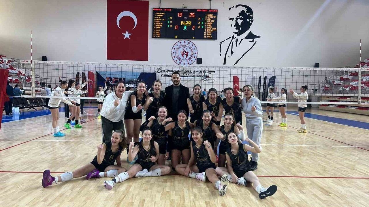 Melahat Ünügür Ortaokulu Finalde: Yıldız Kız Voleybol