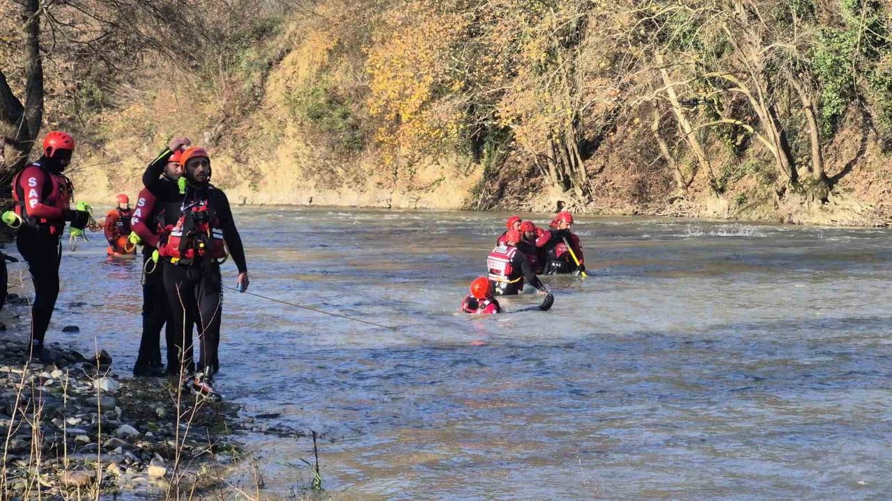 Melen Çayı'nda Rafting Yerine Hayat Kurtarma: 60 Gönüllü AFAD'la Zorlu Tatbikatı Tamamladı