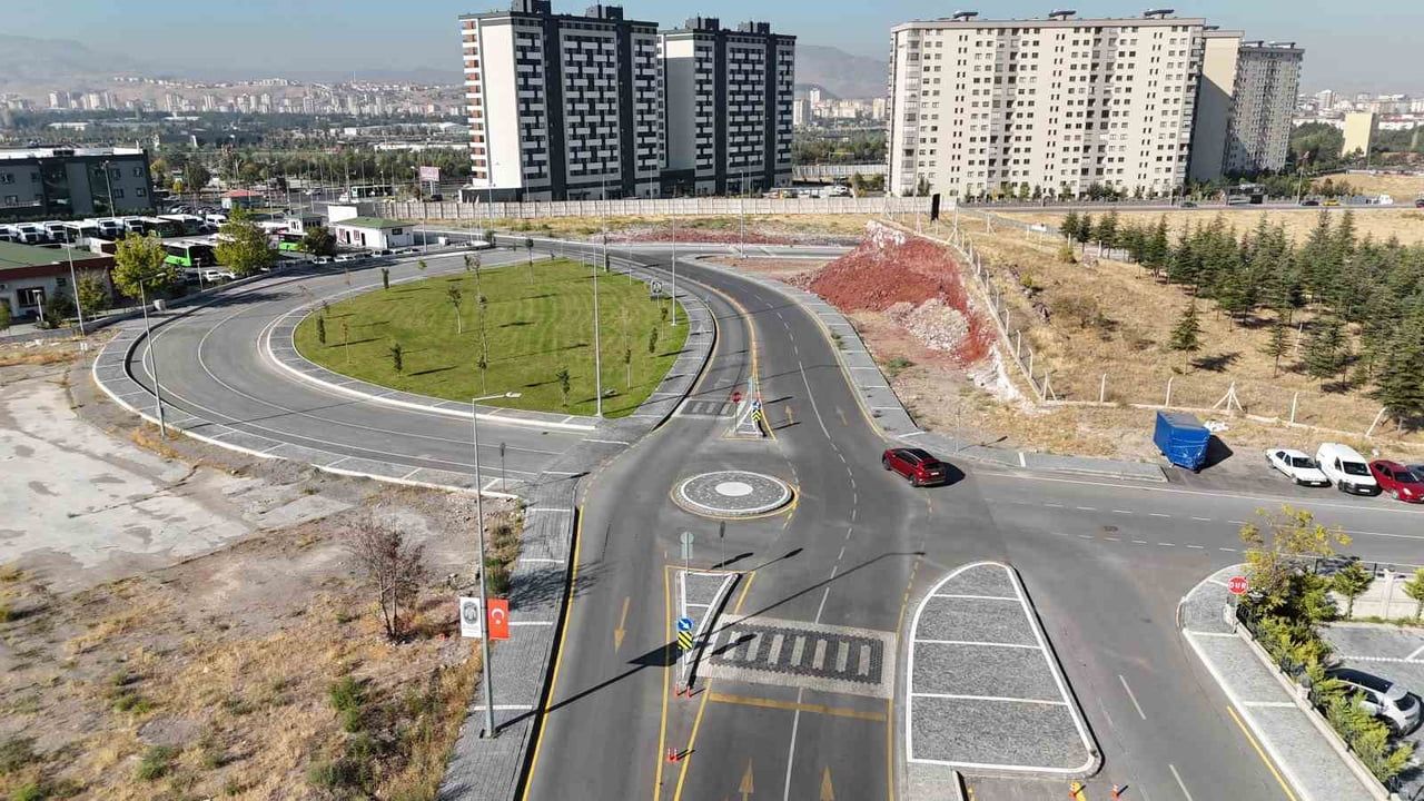 Melikgazi Belediyesi 2025'te 130 bin ton asfaltla 80 km yol tamamladı