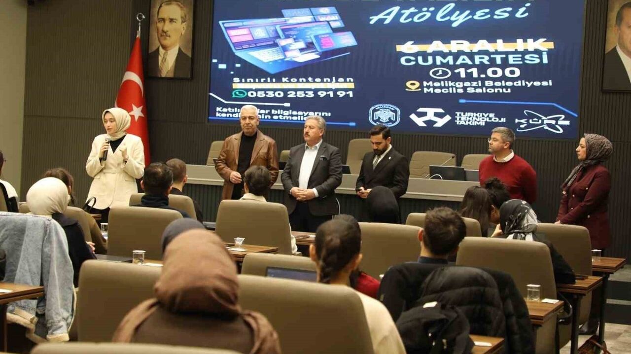 Melikgazi'de KÜRE Atölyesi: Türkiye'nin Yerli Dijital Ansiklopedisine Genç Katkısı