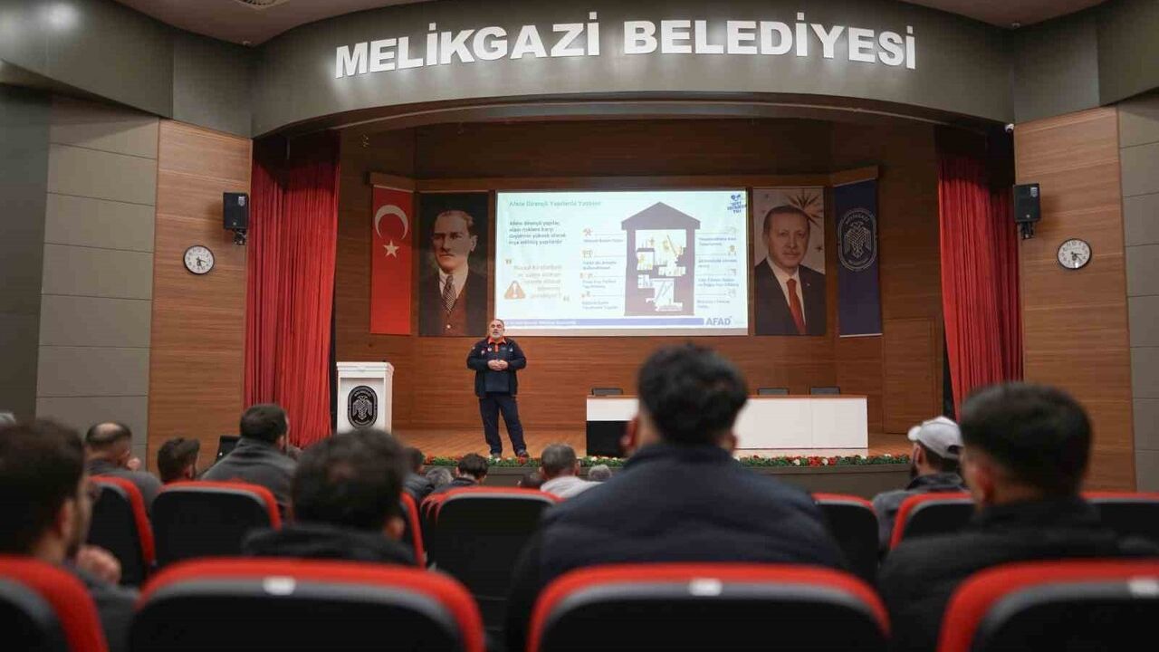Melikgazi personeline AFAD işbirliğiyle Afet Farkındalık Eğitimi