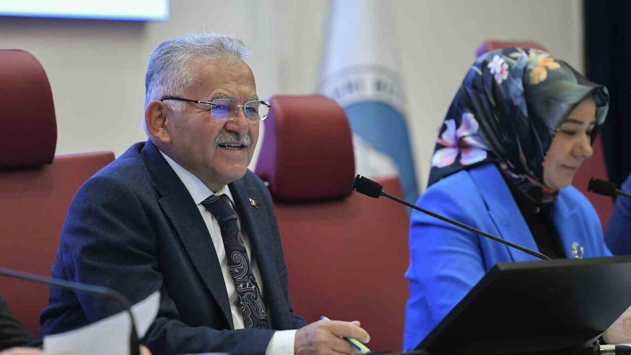 Memduh Büyükkılıç, Kasım 2025'te medyanın 4. en çok konuşulan büyükşehir başkanı