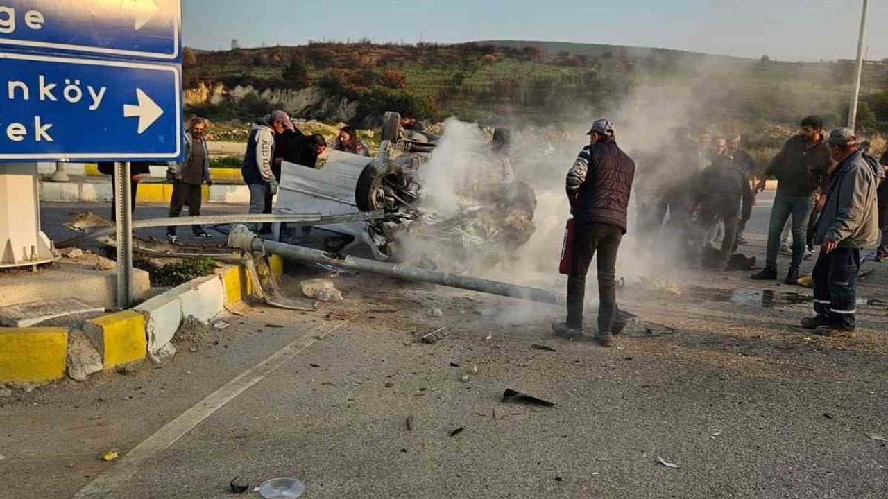 Menemen'de Takla Atan Araç: Gelin ve Kaynana Yaralandı