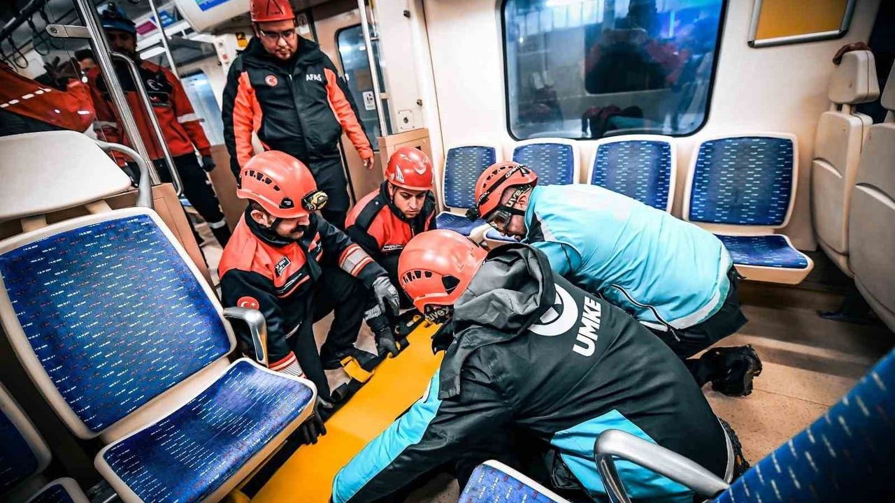 Menemen İZBAN İstasyonu'nda Deprem ve Arama-Kurtarma Tatbikatı