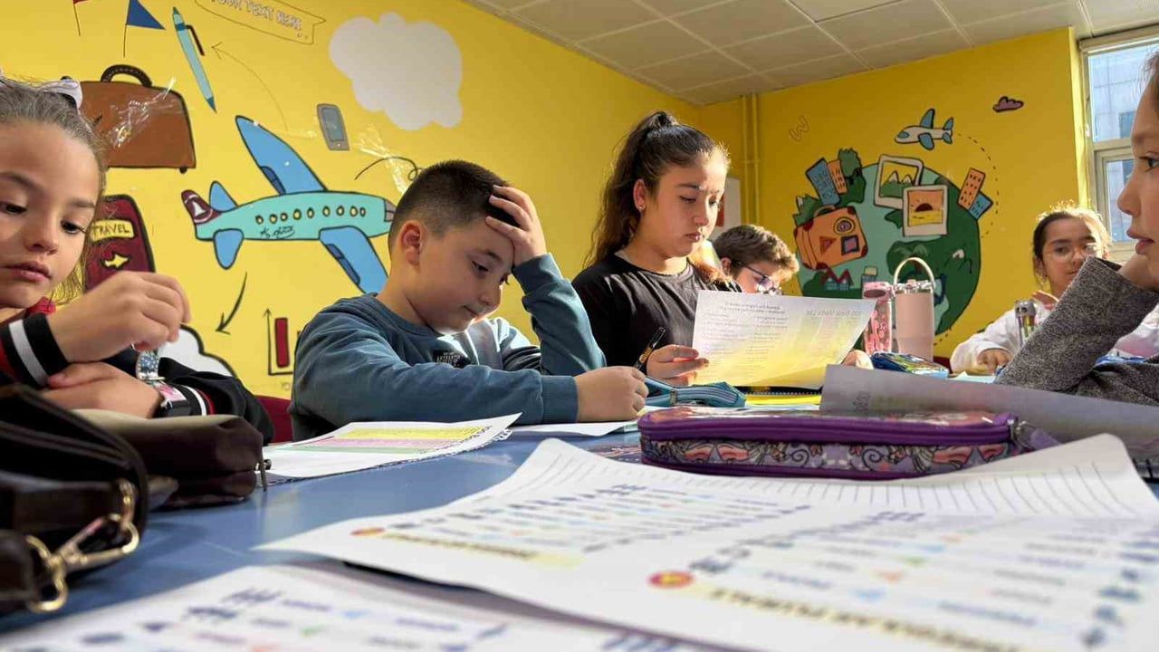 Menteşe'de İngilizce Konuşma Kulübü: Çocuklar Eğlenerek Öğreniyor